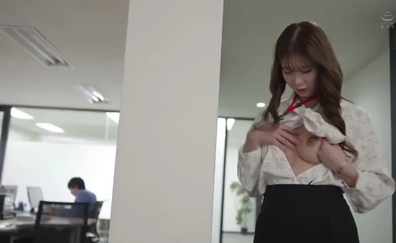 Bí ẩn đằng sau cô nhân viên bề ngoài chỉn chu, nghiêm nghị mà hóa ra lại là "nữ hoàng dâm đãng"